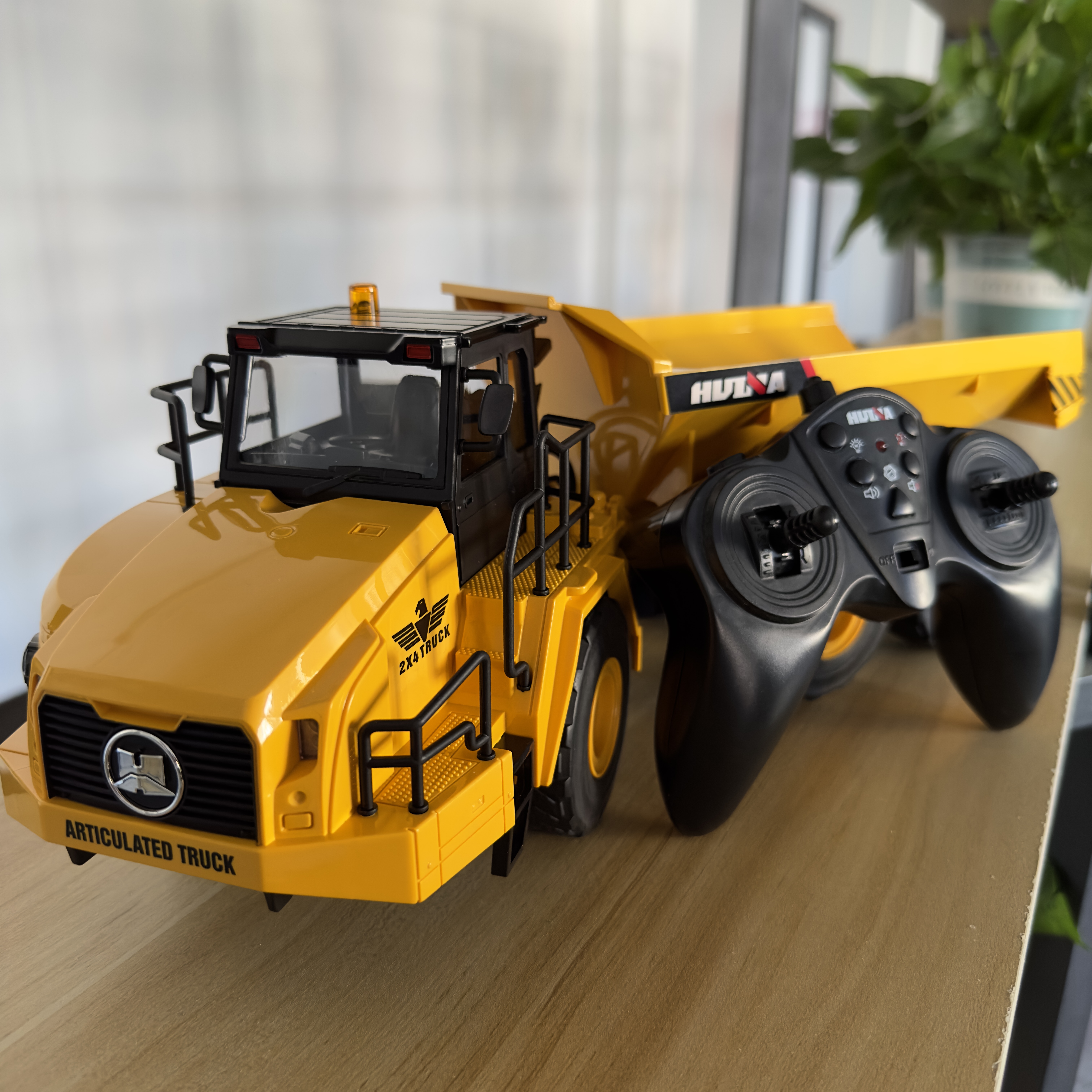 1/18 Rc Truck Dumper Huina 155 - огляд і ціна Model Kit Excavator